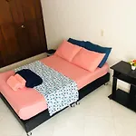 M&N Alojamiento Es Una Habitacion En Un Apto